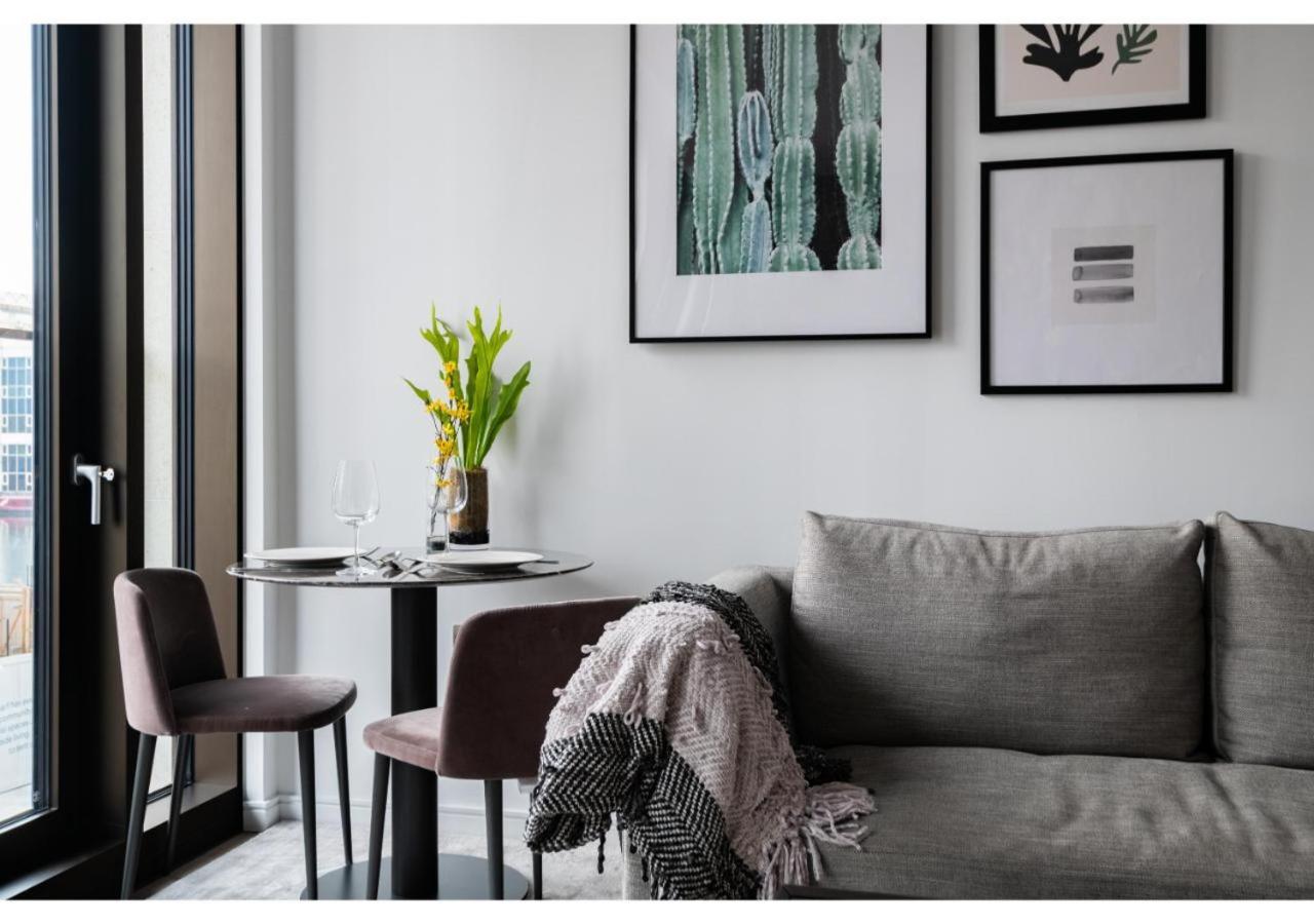 Elegant And Modern Apartments In Canary Wharf Right Next To Thames Londra Dış mekan fotoğraf